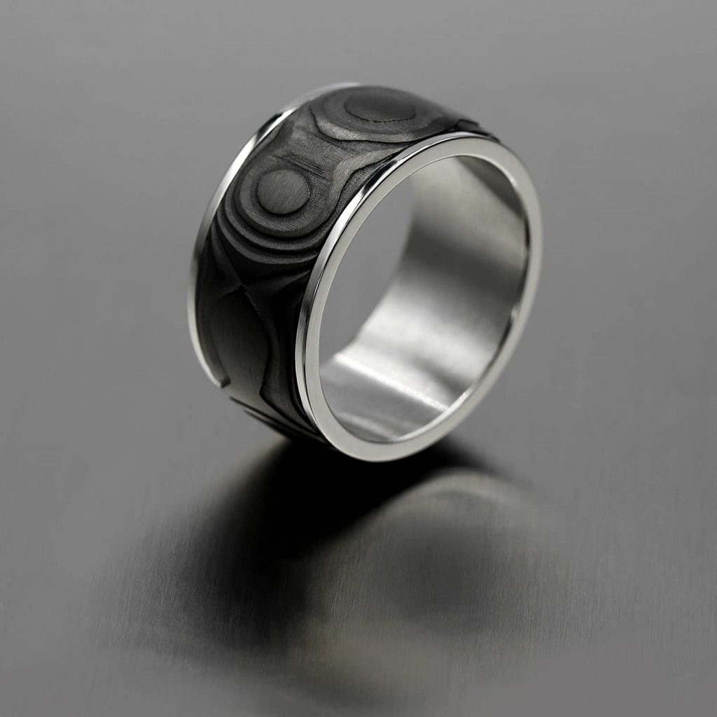 Black Onion ring. Black diamond coated damascus ring with 316L steel lining. | Black Onion terässormus. Damascussormus mustalla timantti pinnoitteella ja 316L teräs sisäosalla. | Design Kultaseppä Goldsmith Petri Pulliainen.